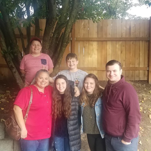 Meet your Posher, Lisa - Picture 1 of 1